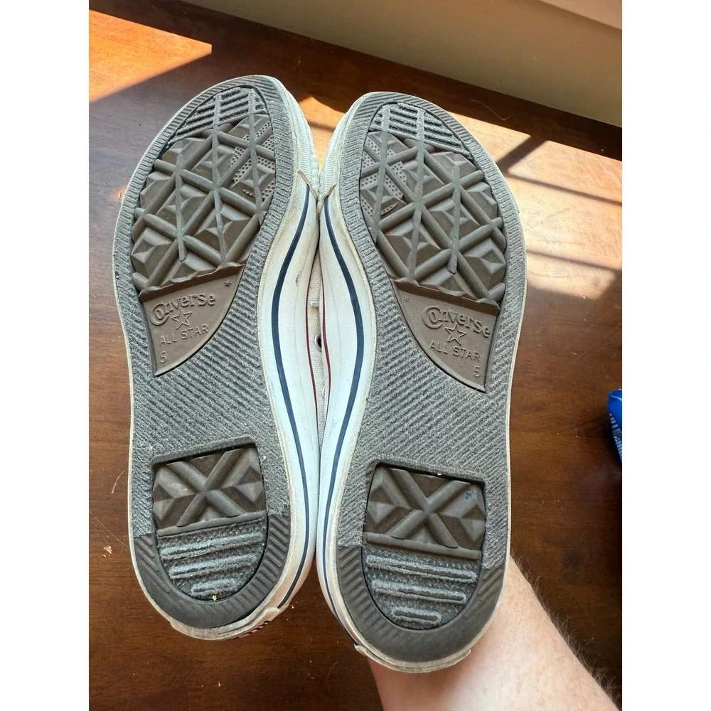 Converse low tops size 7‎